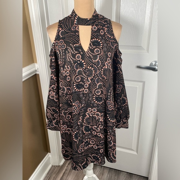 Everly Black and Orange Floral Cold Shoulder Dress Small - Picture 5 of 11